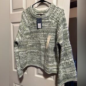 Universal Threads NWT green and white fuzzy soft knit sweater bell sleeve 22”p2p